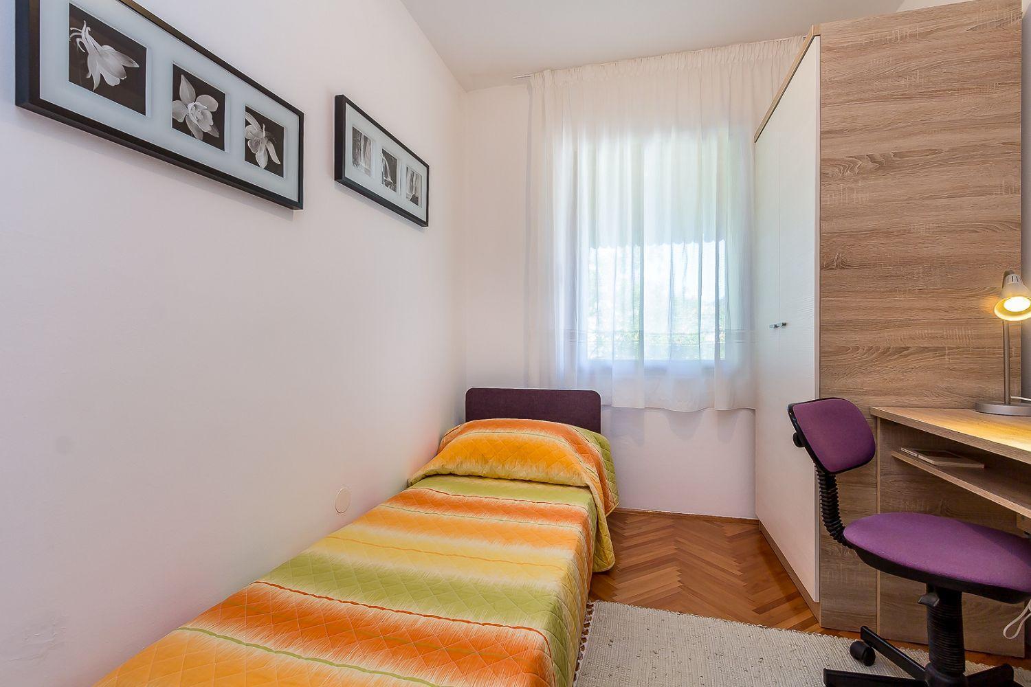 Neu Renovierte Ferienwohnung Mit Klima, Wlan, Terrasse Und Grill Πούλα Εξωτερικό φωτογραφία