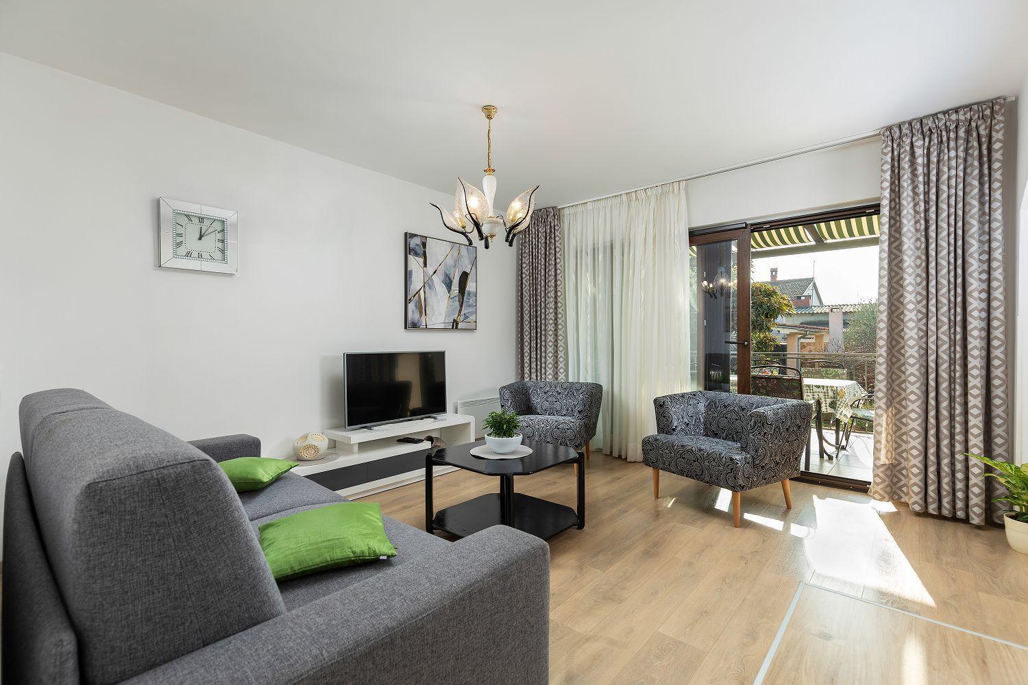 Neu Renovierte Ferienwohnung Mit Klima, Wlan, Terrasse Und Grill Πούλα Εξωτερικό φωτογραφία