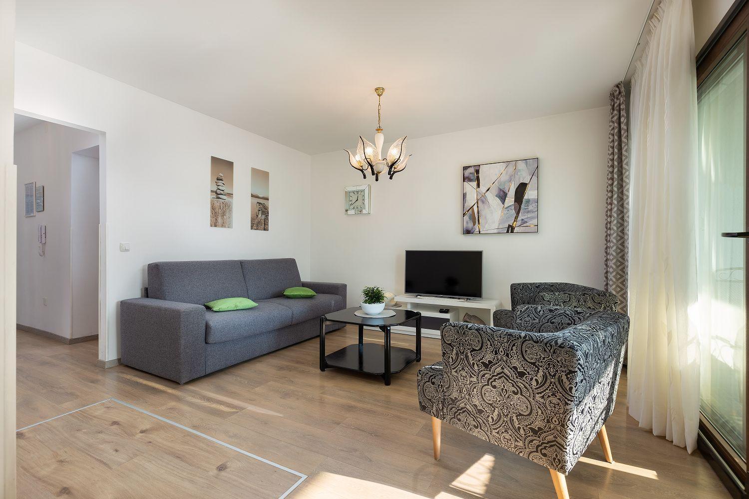 Neu Renovierte Ferienwohnung Mit Klima, Wlan, Terrasse Und Grill Πούλα Εξωτερικό φωτογραφία