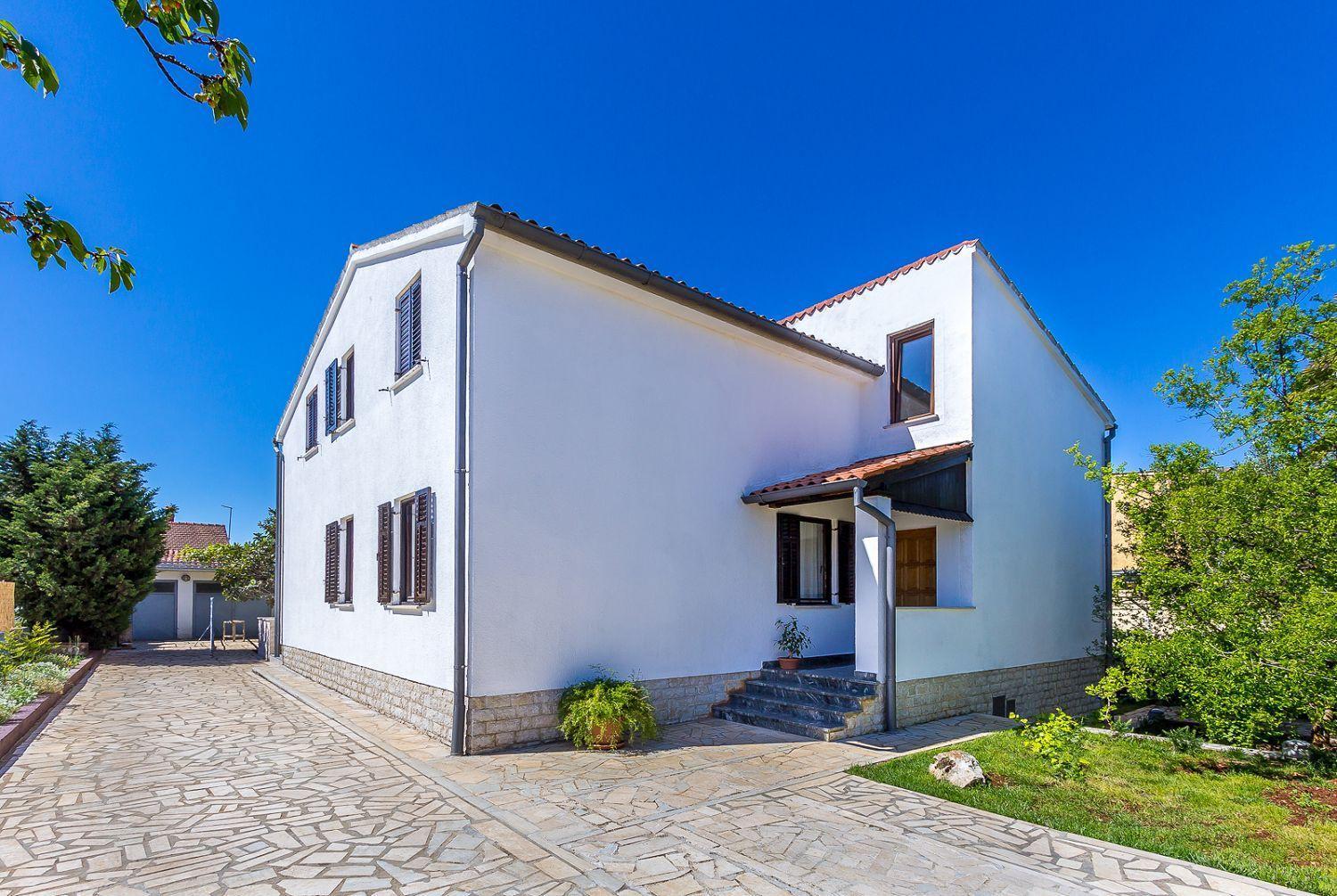 Neu Renovierte Ferienwohnung Mit Klima, Wlan, Terrasse Und Grill Πούλα Εξωτερικό φωτογραφία