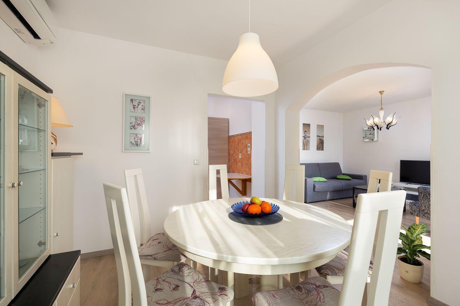 Neu Renovierte Ferienwohnung Mit Klima, Wlan, Terrasse Und Grill Πούλα Εξωτερικό φωτογραφία
