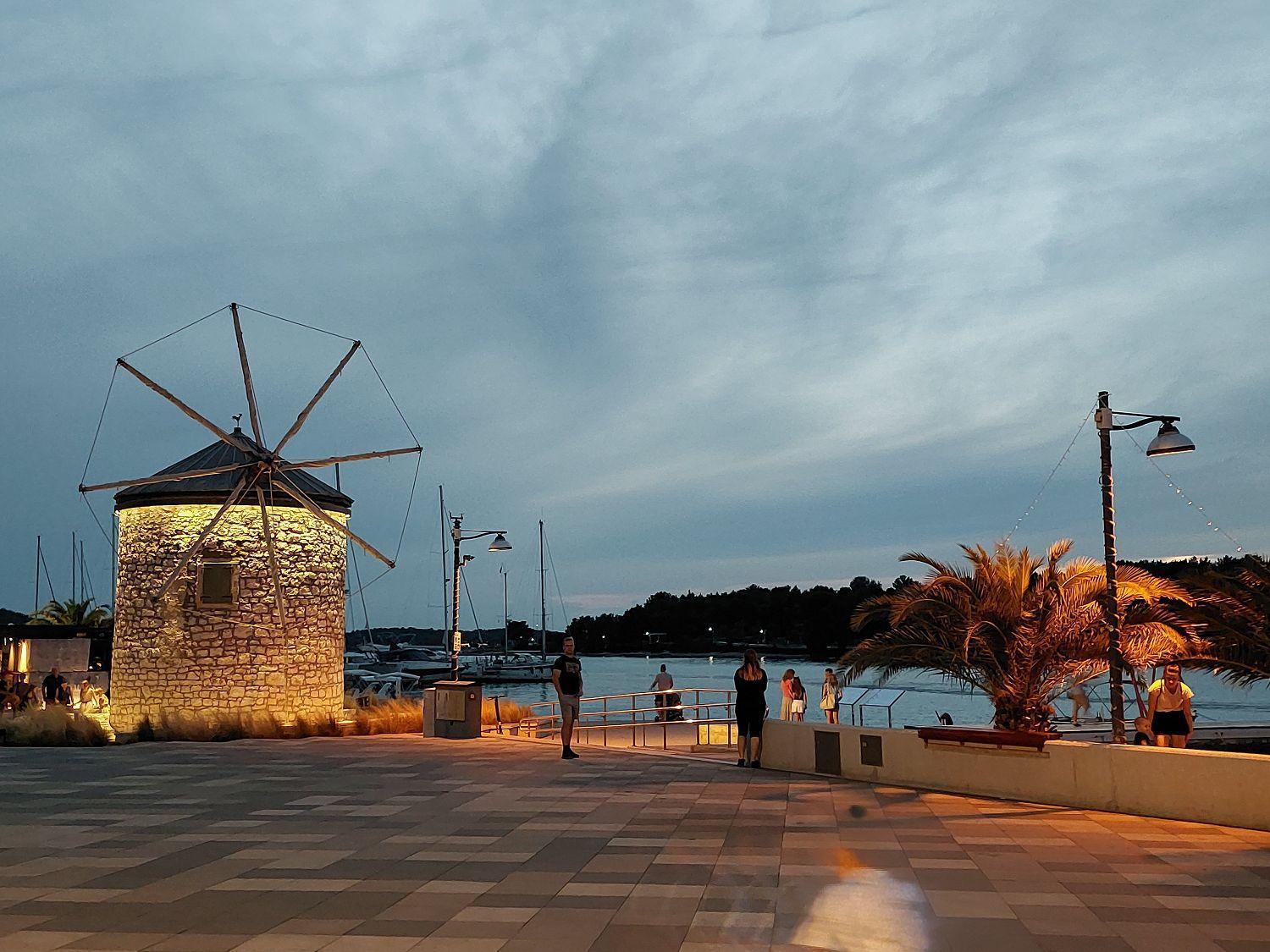Neu Renovierte Ferienwohnung Mit Klima, Wlan, Terrasse Und Grill Πούλα Εξωτερικό φωτογραφία
