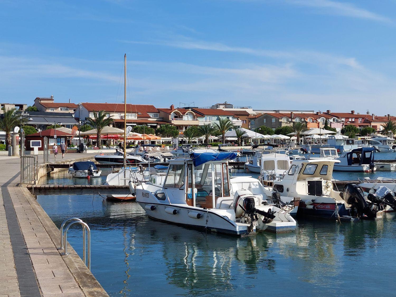 Neu Renovierte Ferienwohnung Mit Klima, Wlan, Terrasse Und Grill Πούλα Εξωτερικό φωτογραφία